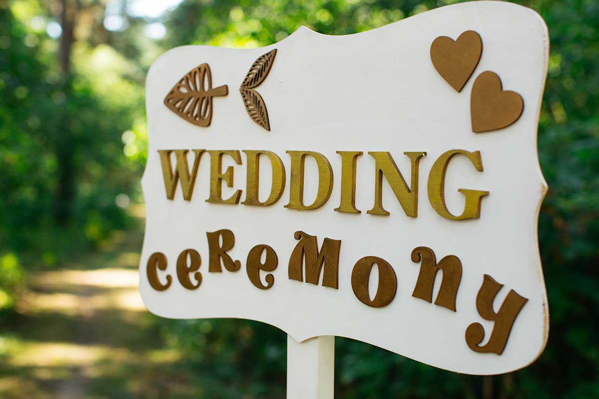 15 Helpful Wedding Signs you must have for your guests